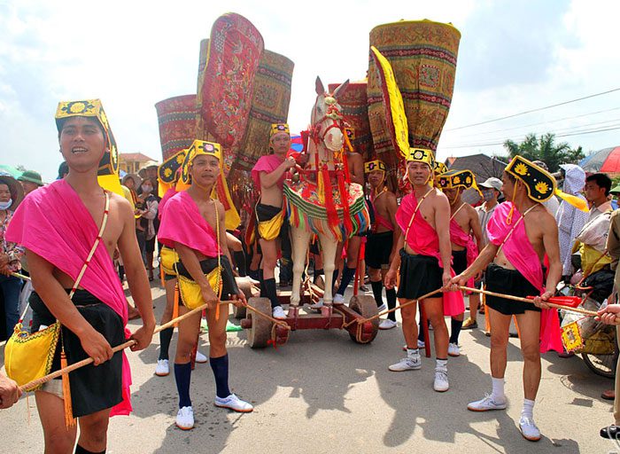 Gióng Festival at Phù Đổng and Sóc Temples