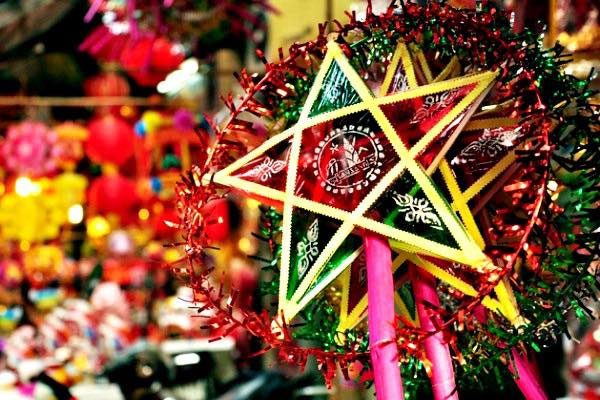 “Star lanterns, five-pointed stars in bright colors…”.