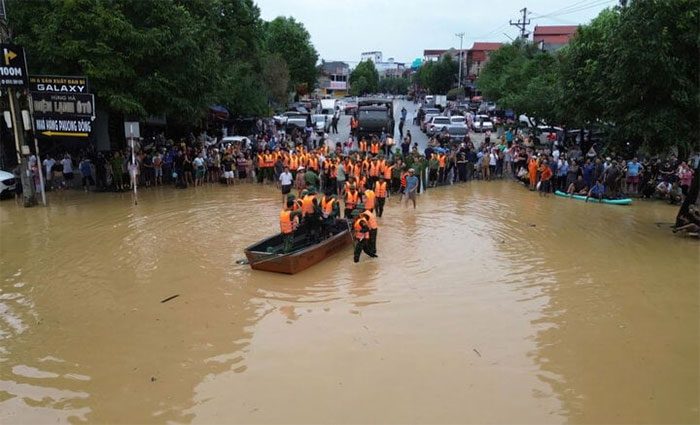 Authorities continue to evacuate residents in Thai Nguyen.