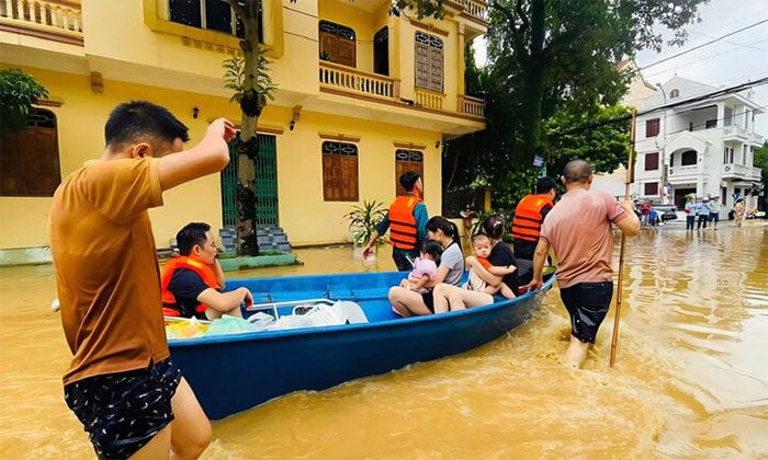 Authorities evacuating deeply flooded households to safety.