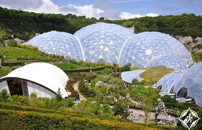 The massive glasshouse in Cornwall features a series of transparent domes with a steel frame, resembling something extraterrestrial.