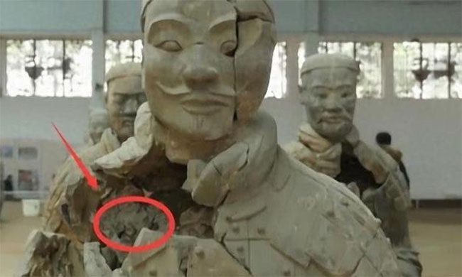 The terracotta warriors do not use a common mold, resulting in their unique forms.