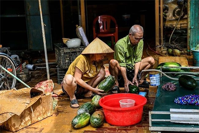 Residents cleaning up after the floods in Yen Bai City, Yen Bai Province