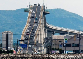 driver can dam new dam passing the worlds most unique bridge 58107