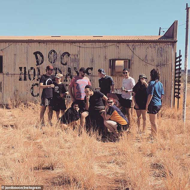 Tourists flock to Wittenoom despite life-threatening dangers