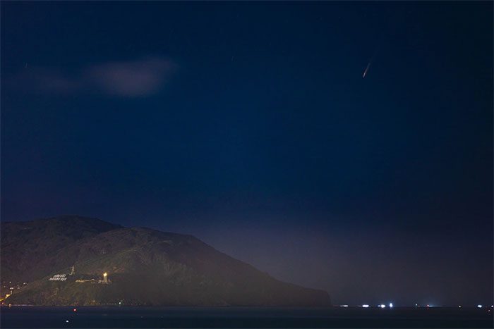 The comet appeared right over Phuong Mai Peninsula (Quy Nhon City) early on September 29