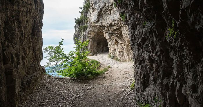 Tunnel 52, Italy