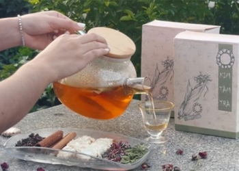 duy tan university students make tea from snake shells 138181