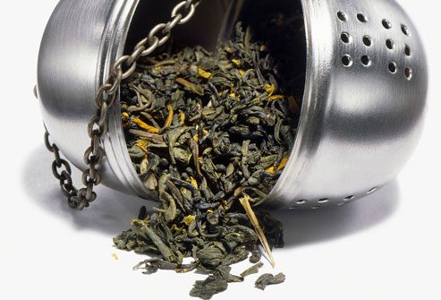 Both green tea and black tea are rich in polyphenols and flavonoids, which help enhance your body's resistance to diseases.