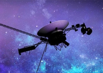 from outside the solar system voyager 1 still sends data back to earth 137569