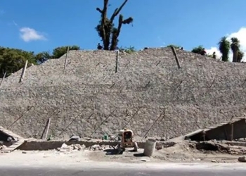 giant pyramid appears in the middle of the highway in mexico 138329