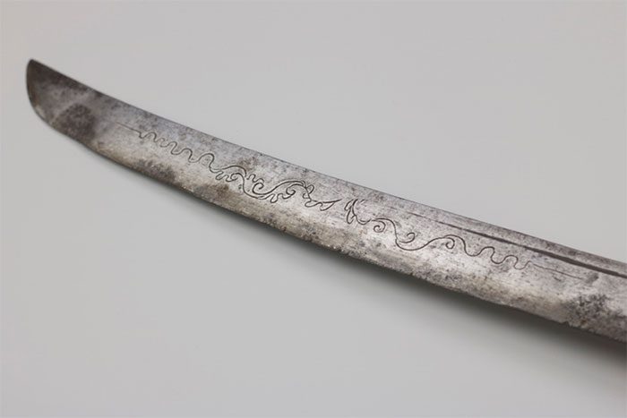 Eastern-style swirling patterns on this sword.