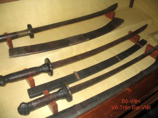 The sword and saber set from the Late Lê Dynasty, Trịnh Lords.