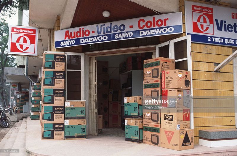 An electronics store at the intersection of Trieu Quoc Dat - Hai Ba Trung.