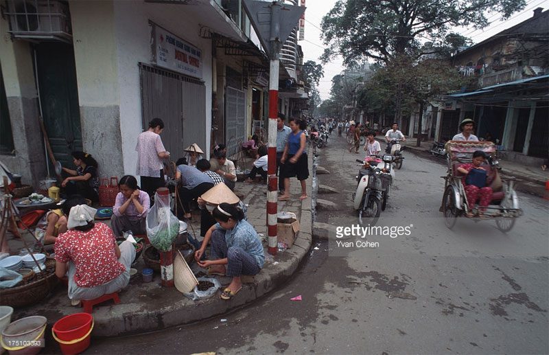 Street vendors at an intersection.