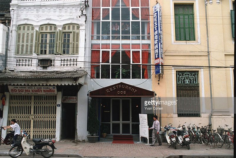 The blend of ancient and modern architecture on Tràng Tiền Street.