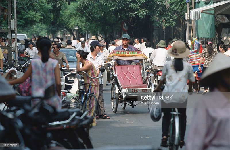 At this time, the number of motorbikes had significantly increased, gradually replacing bicycles in transportation.