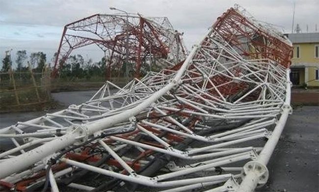 Typhoon No. 8 in 2012 caused direct impacts in Nam Dinh province, knocking down transmission towers.