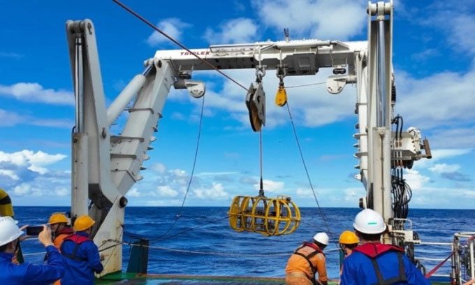 The fiber optic cable laying system developed by Dalian Maritime University.