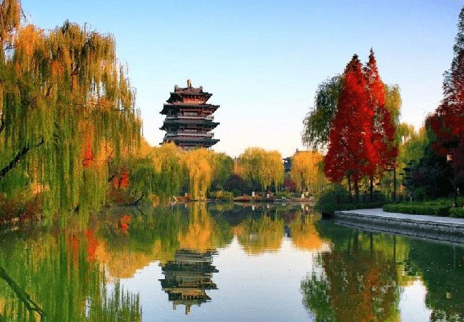 From a distance, Dai Ming Lake resembles an ink wash painting.