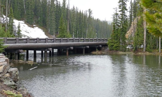 Isa Lake in Yellowstone National Park.