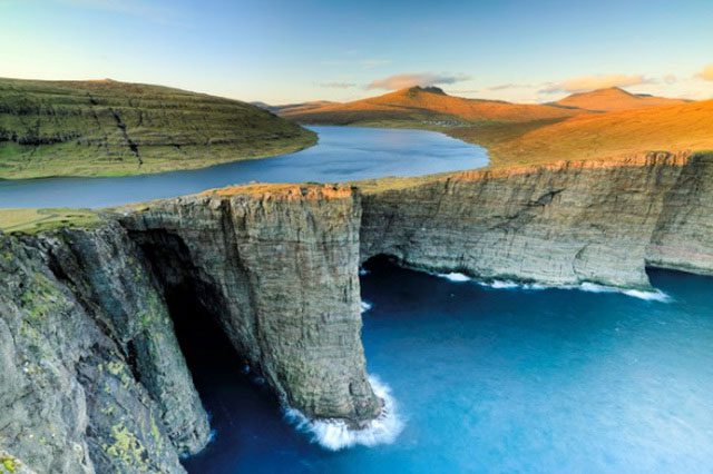 The spectacular scenery of Leitisvatn Lake.