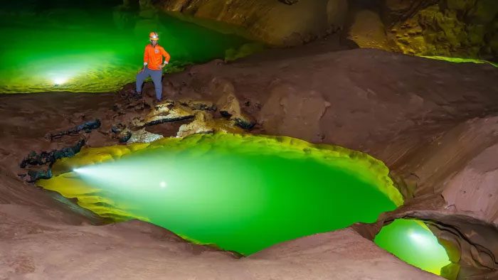 This lake has a relatively small area, just over 10m².