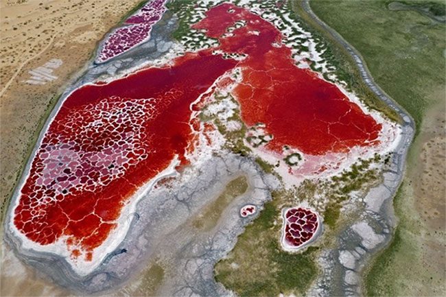 O Lan Lake has a strikingly unique red color.