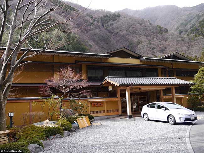 khach san Nishiyama Onsen Keiunkan 10