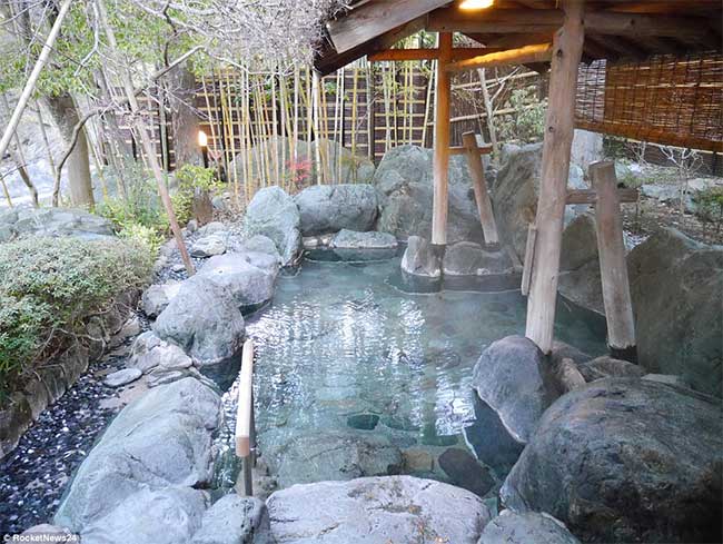 khach san Nishiyama Onsen Keiunkan 8