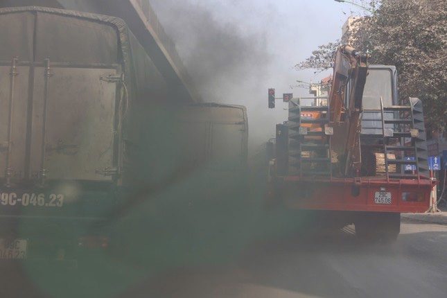 Hanoi streets engulfed in dust.