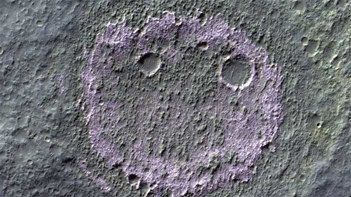 Chloride salt deposit on Mars resembling a smiling face