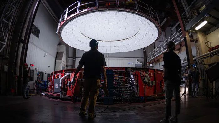 The spinning tank lid closed for casting the primary mirror segment of the GMT