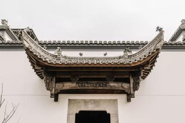 The "Three Carvings" art (sculpture on brick, wood, and stone) in Hui Chao culture