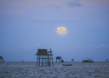 largest brightest white in vietnam sky and sea 137316