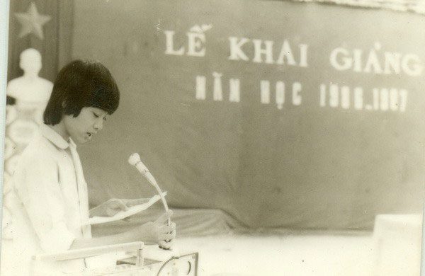 Opening ceremony of the school year 1986 - 1987, Hàn Thuyên High School, Bắc Ninh