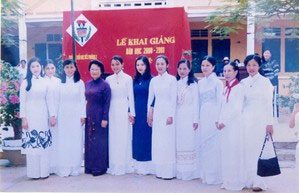 Opening ceremony of the school year 2000-2001, Hùng Vương High School, Quảng Trị