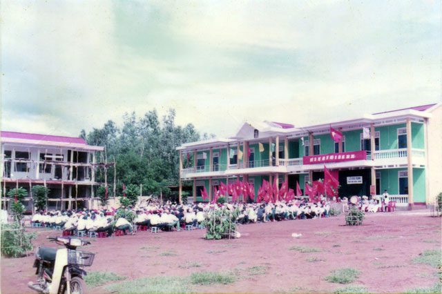 Opening ceremony of the school year 2001-2002, Nguyễn Du High School, Quảng Trị