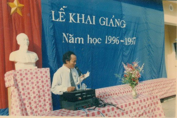 Opening ceremony of the school year 1996 - 1997, Hàn Thuyên High School, Bắc Ninh