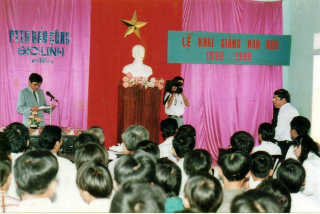 Opening ceremony of the school year 1998-1999, Nguyễn Du High School, Quảng Trị