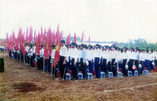 Opening ceremony of the school year 2000-2001, Nguyễn Du High School, Quảng Trị.