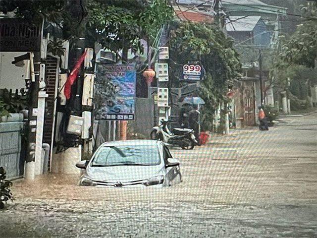 Flooding on many roads in Moc Chau District (Son La).