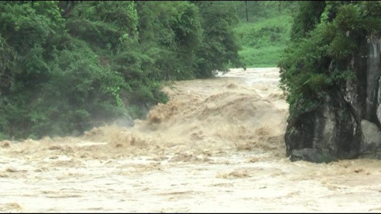 Flash floods typically pose threats to small and medium rivers, but less so to large rivers.