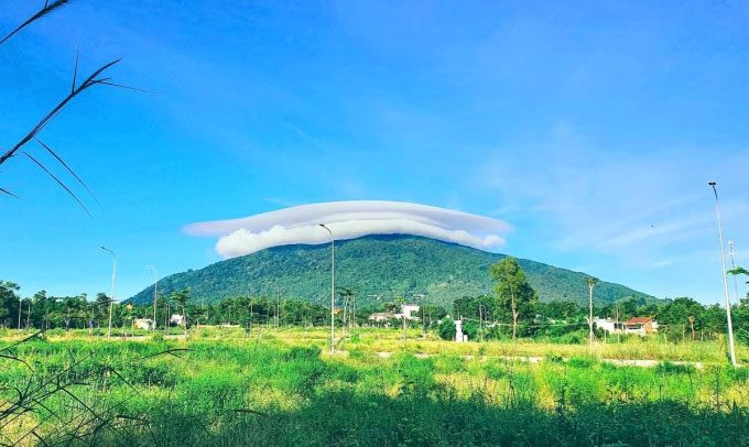 Lens clouds on top of Mount Chứa Chan on the morning of October 31.