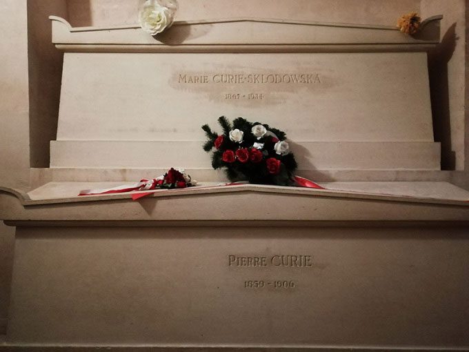 The grave of Pierre and Marie Curie at the Panthéon.