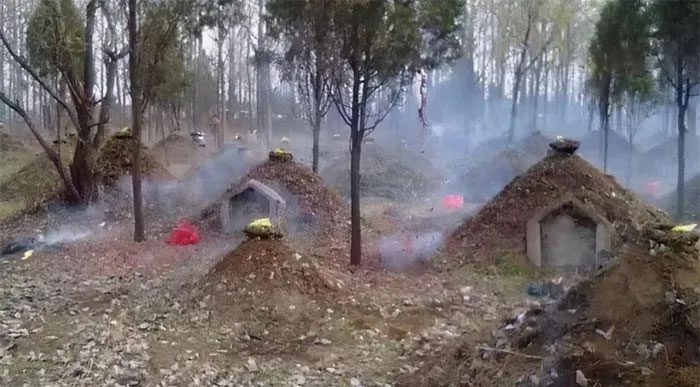 Building a small earth mound over a grave helps people recognize and locate it more easily.