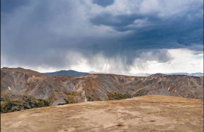 Virga indicating an important process occurring in the atmosphere.