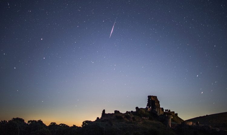 During nights when the "bright night" phenomenon occurs, people can easily recognize this light.