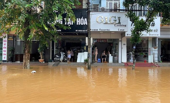 As of early morning (September 10), water levels in Yen Bai have receded by about 1 meter, but still remain very high.