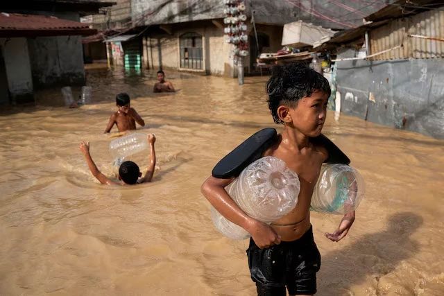 Typhoon Man-Yi causing flooding in Cabanatuan, Nueva Ecija, Philippines.